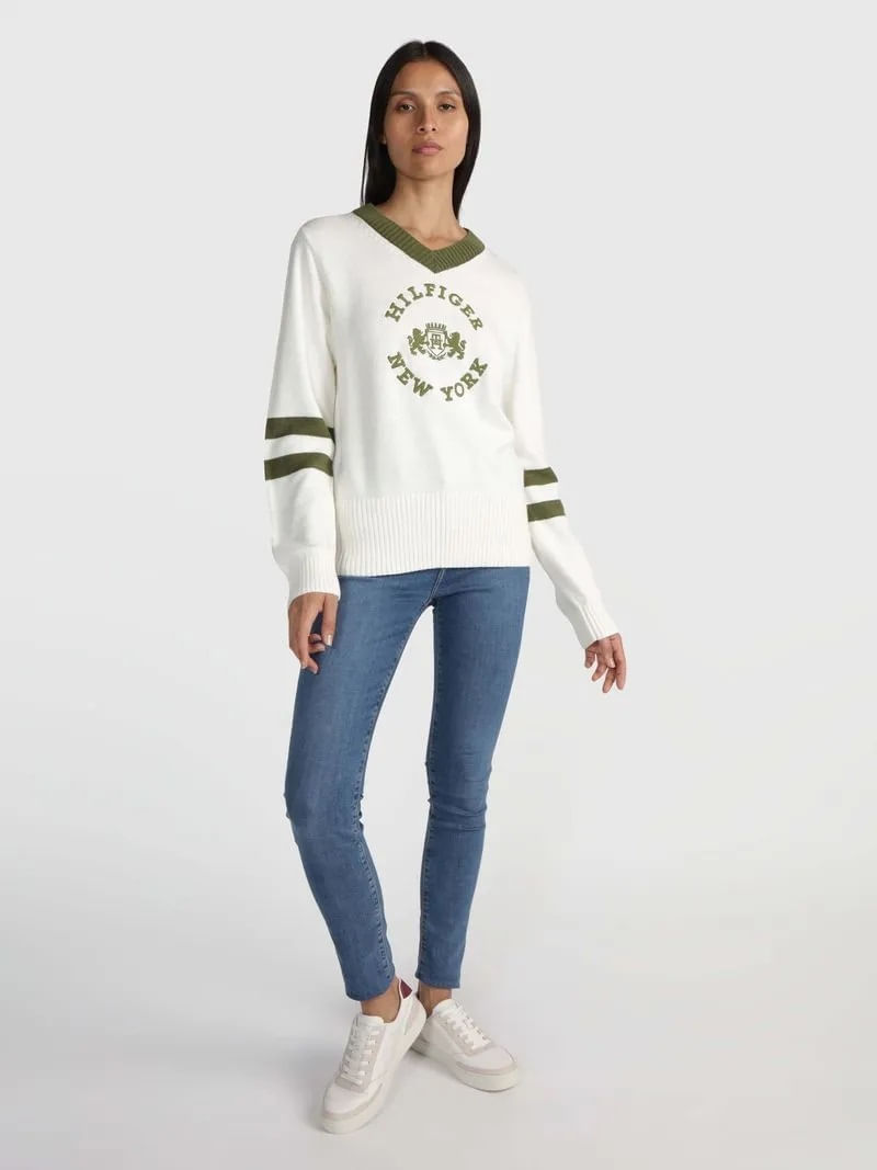 saco-blanco-varsity-en-cuello-v-para-mujer