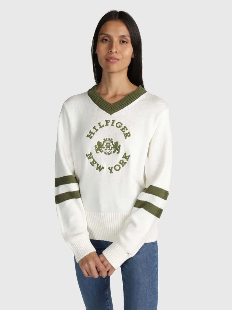 saco-blanco-varsity-en-cuello-v-para-mujer