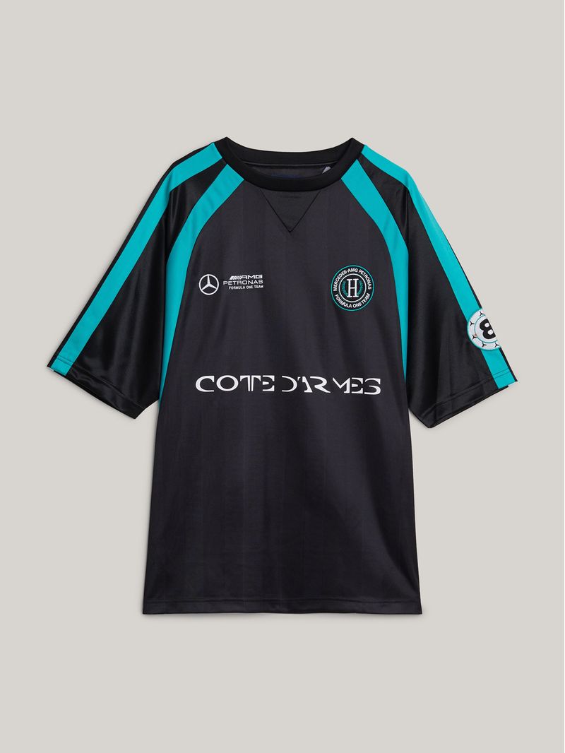 camiseta-negra-de-futbol-tommy-x-mercedes-f1-x-cr-george-russell