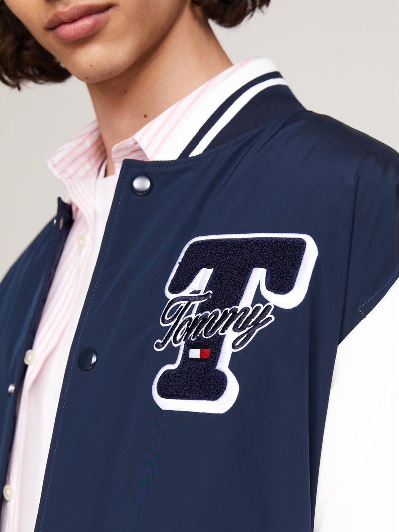 chaqueta-azul-letterman-de-estilo-universitario