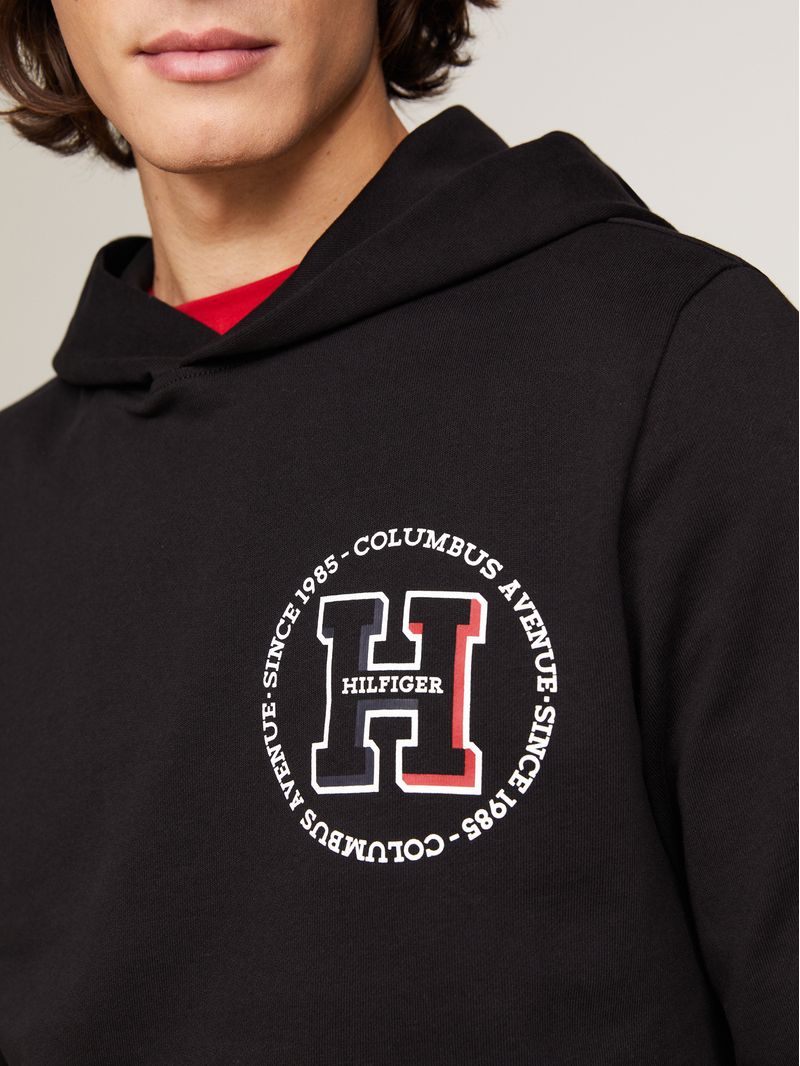 buzo-negro-de-felpa-con-capota-y-logo-circular