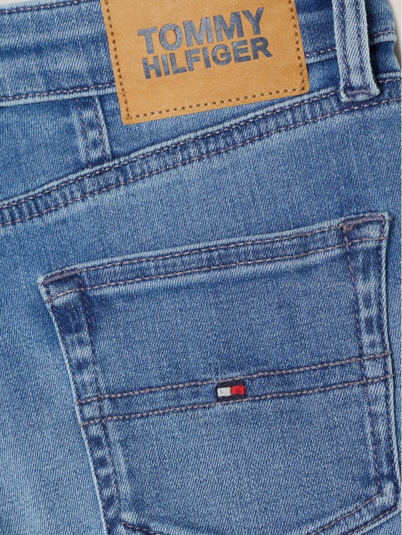 jeans-azul-de-pierna-conica-con-lavado-ligero