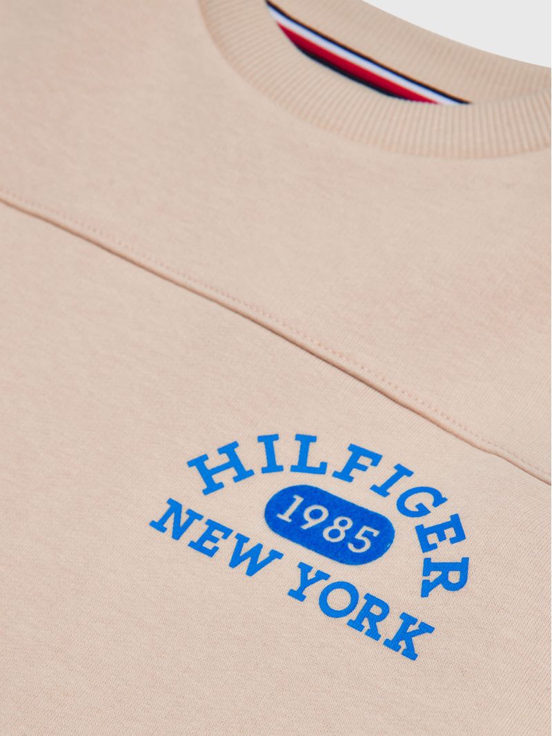 saco-beige-de-cuello-redondo-con-logo-para-nina