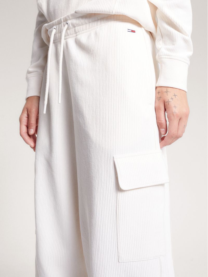 joggers-blanco-acanalados-con-bolsillos-cargo