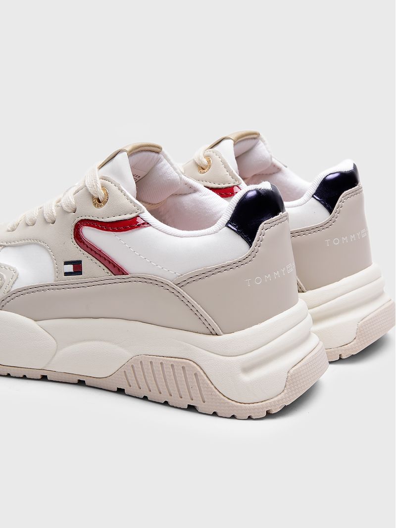 tenis-beige-con-logo-para-nina