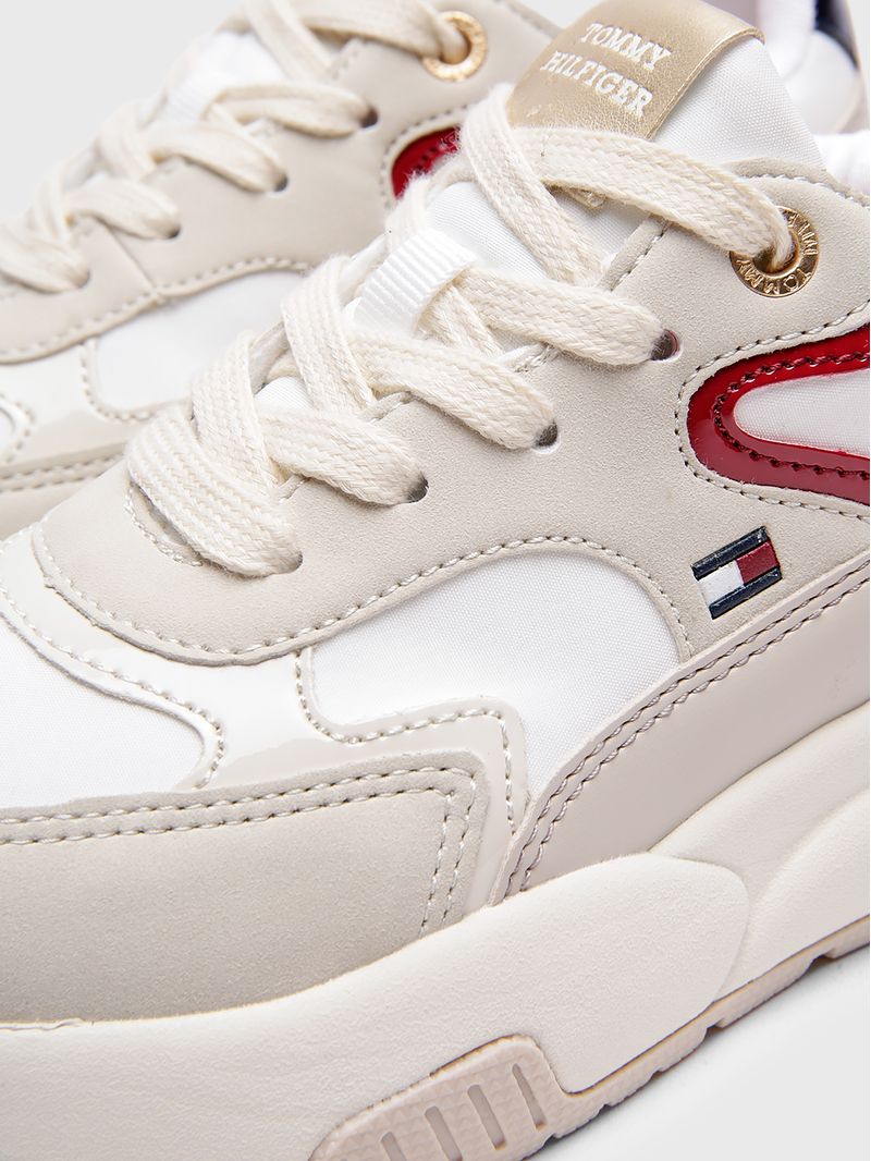 tenis-beige-con-logo-para-nina