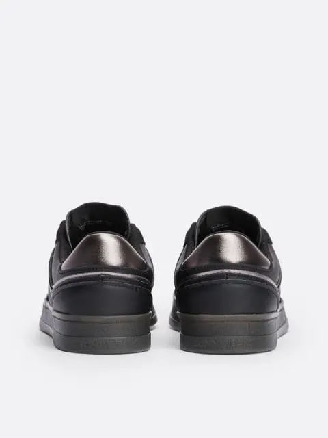 tenis-negro-the-greenwich-cuero-logo