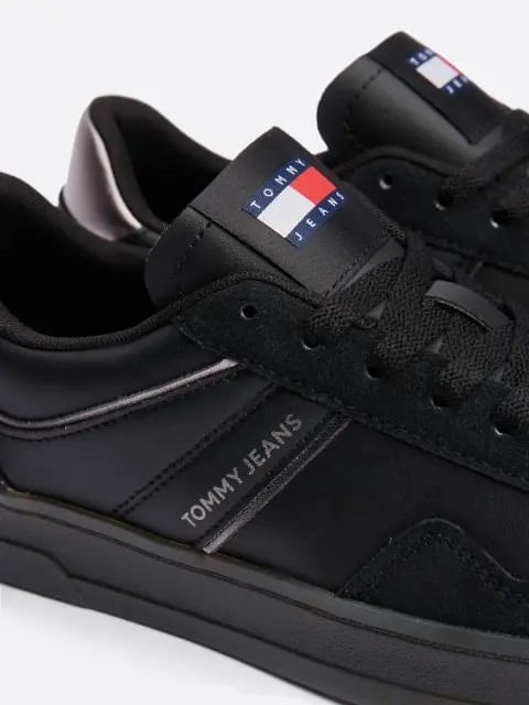 tenis-negro-the-greenwich-cuero-logo