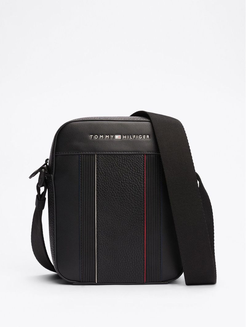 bolso-negro-reporter-mezcla-texturas