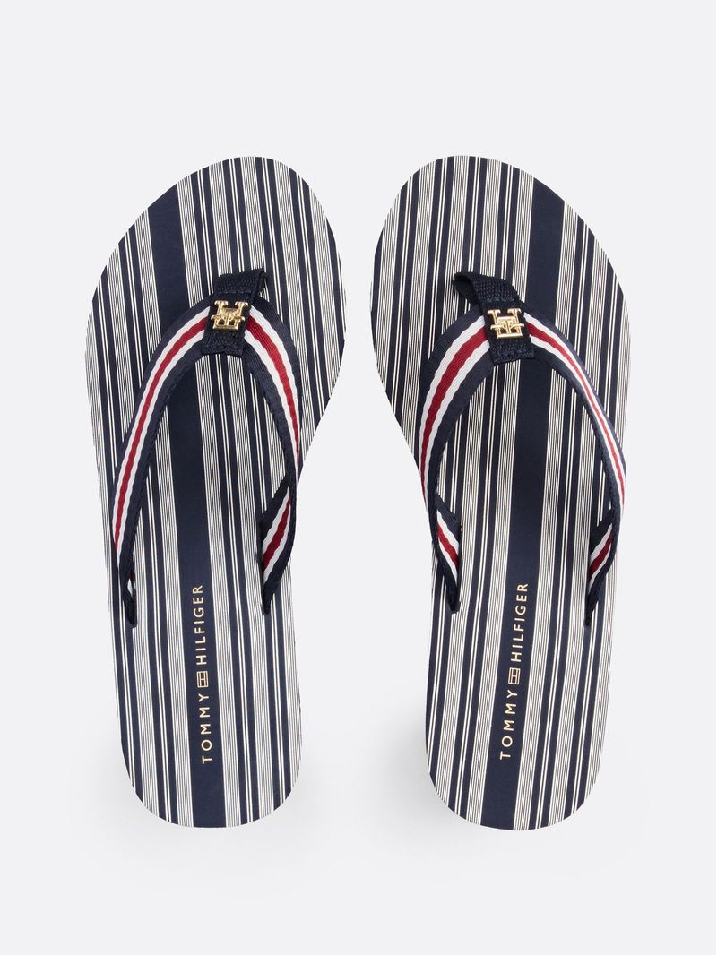 sandalias-negro-plataforma-tiras-distintivas