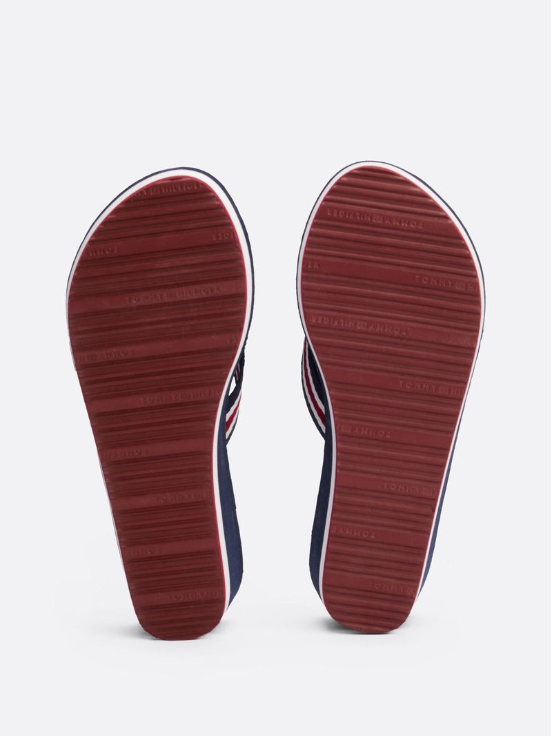sandalias-negro-plataforma-tiras-distintivas