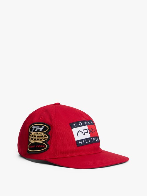 Gorra roja de béisbol con logo colección F1 APXGP