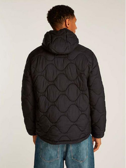 Chaqueta negra acochada con aislamiento térmico