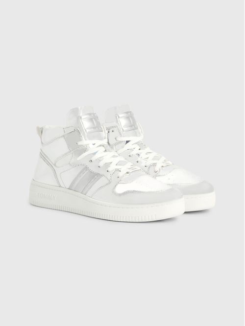 Tenis gris metalizadas de corte alto