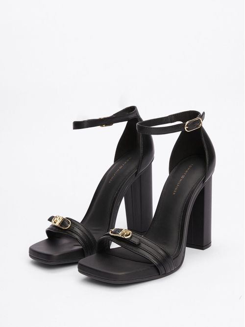 Sandalias negro de cuero con tira y tacón alto