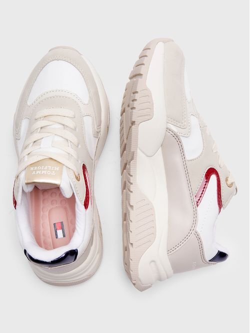 Tenis Beige Con Logo Para Niña