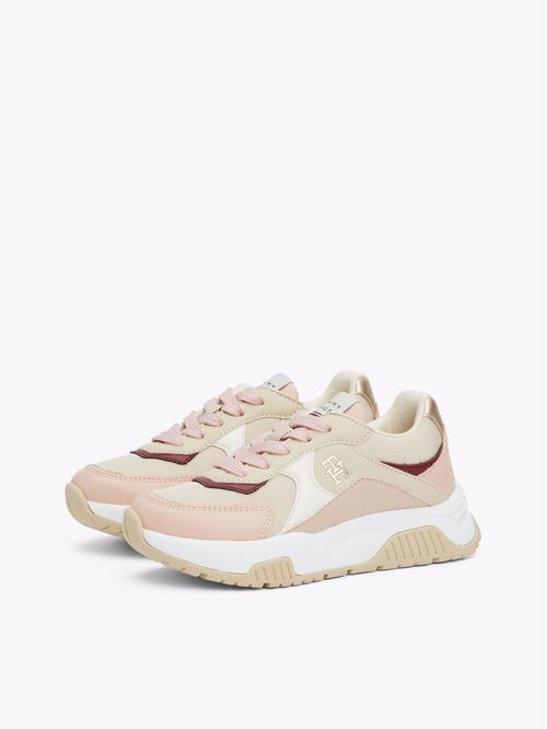 Tenis multicolor de corte bajo con cordones