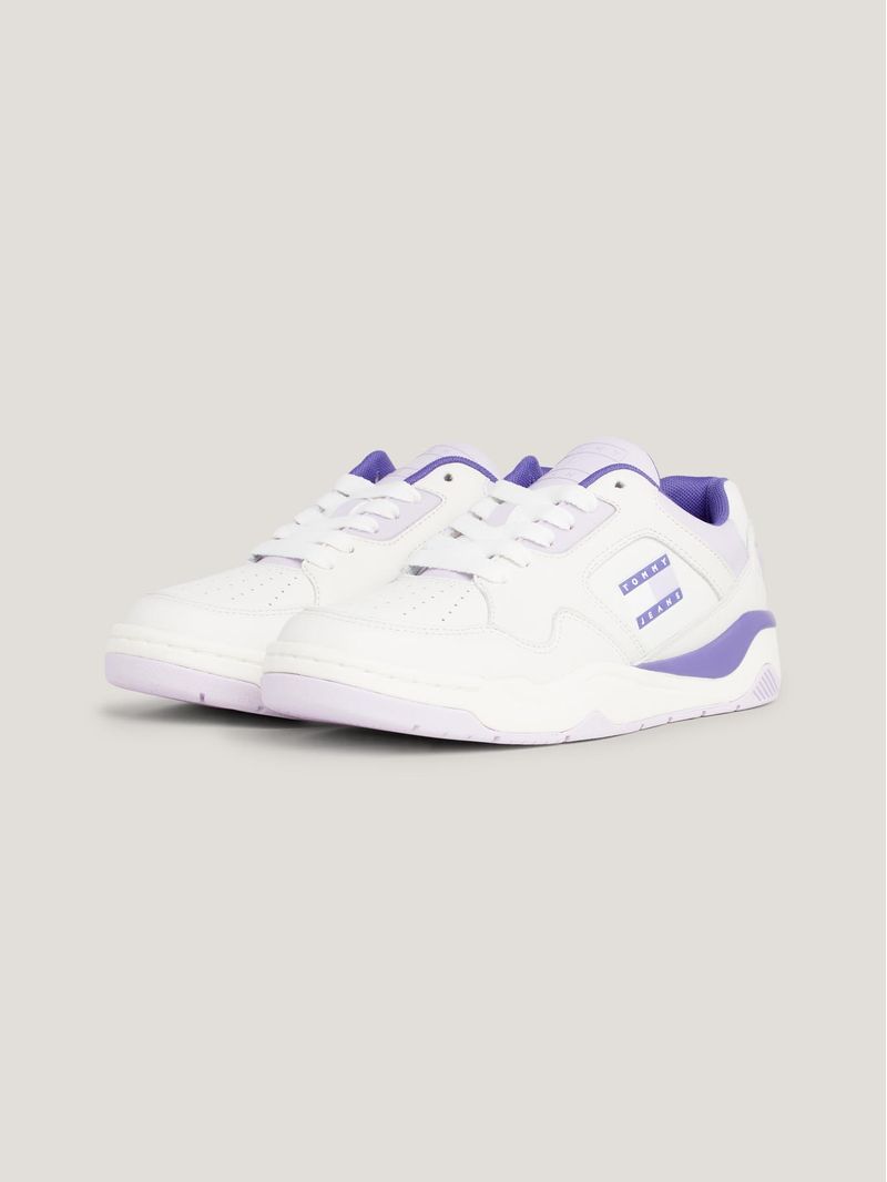 Tenis blanco con suela con cámara de aire