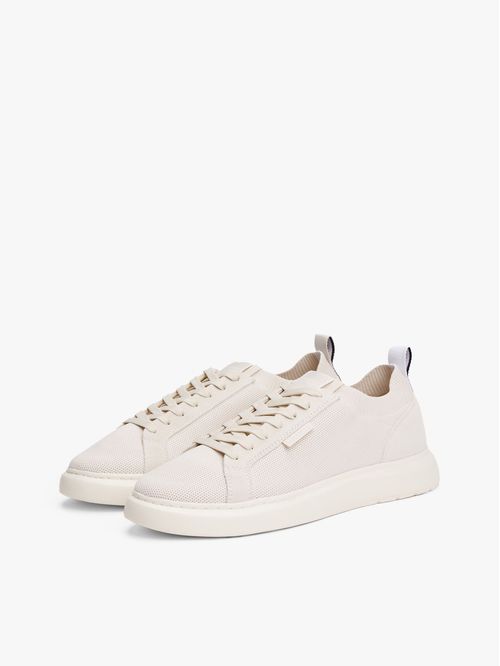 Tenis beige de punto estilo calcetín