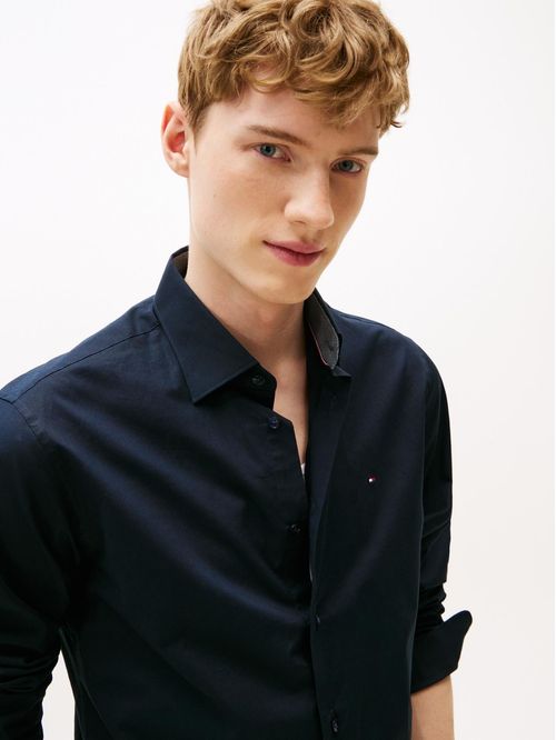 Camisa azul de manga larga con diseño de popelina