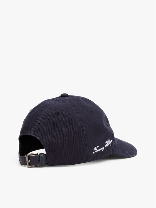 Gorra azul de béisbol con logo bordado