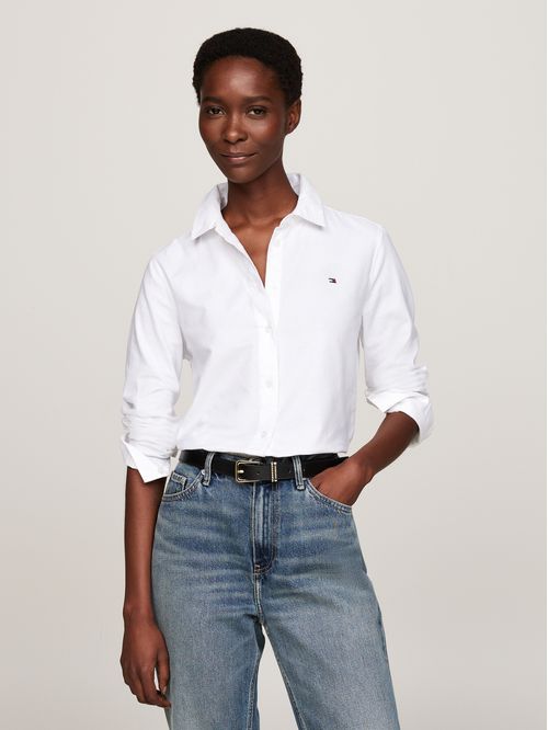 Camisa blanca de corte regular con logo bordado