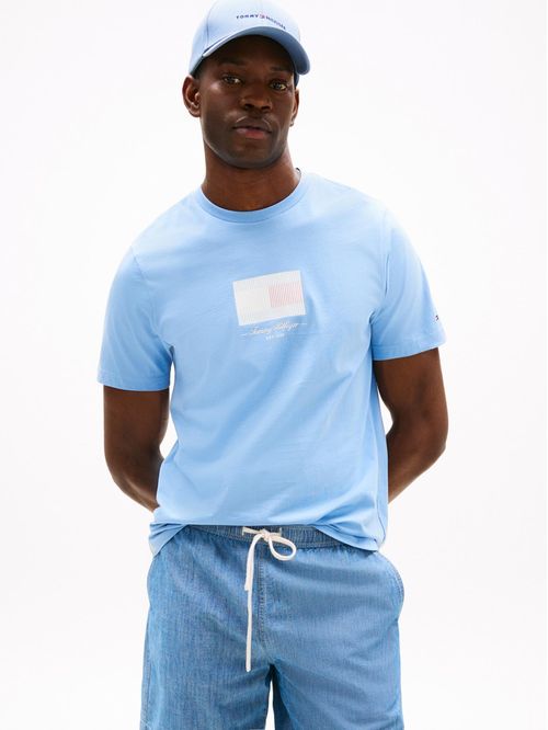 Camiseta celeste con logo de rayas Ithaca