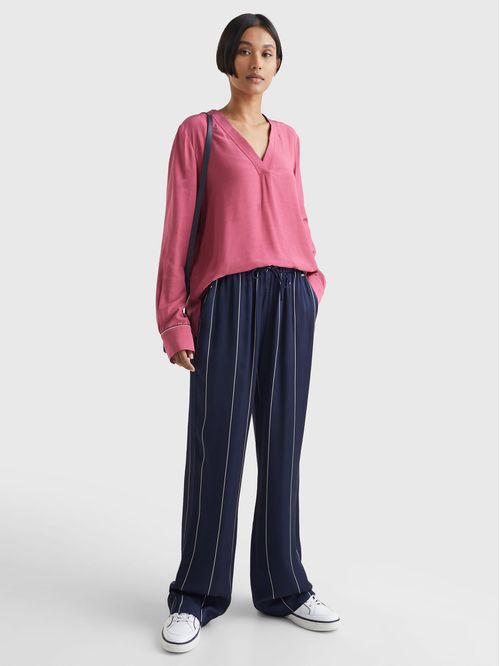 Blusa Rosada Con Cuello V Y Corte Amplio Para Mujer