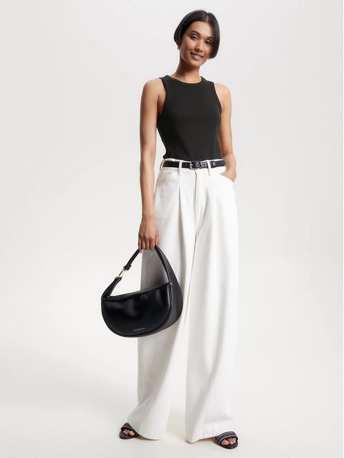 Camiseta negra acanalada sin mangas de corte slim