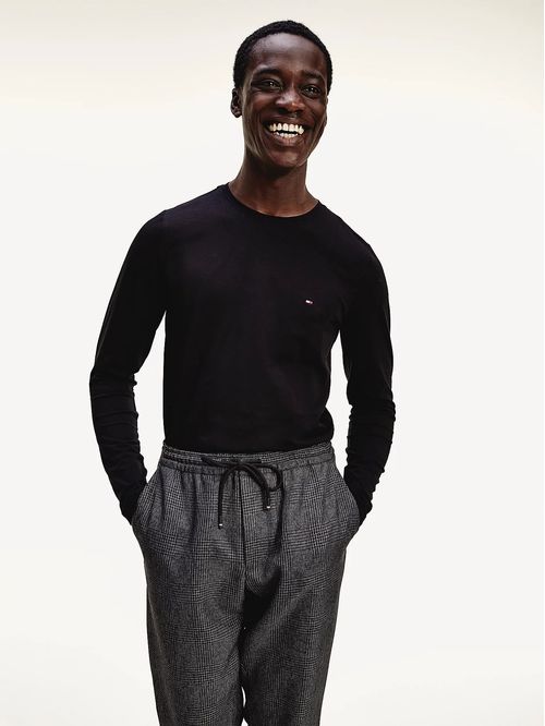 Camiseta Negra De Manga Larga Con Corte Slim