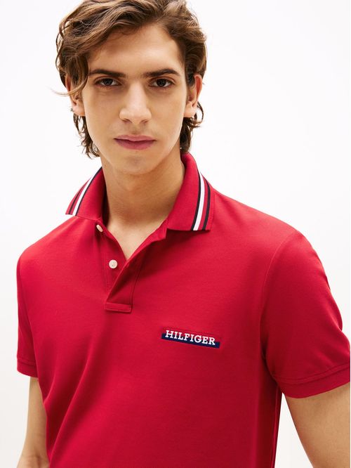 Polo rojo de corte regular con logo