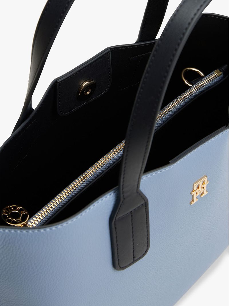 Bolso azul tote con placa del monograma TH