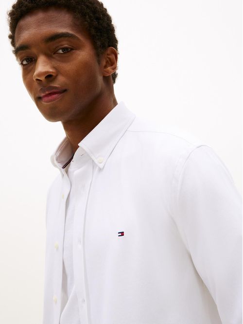 Camisa blanca de corte regular Performance