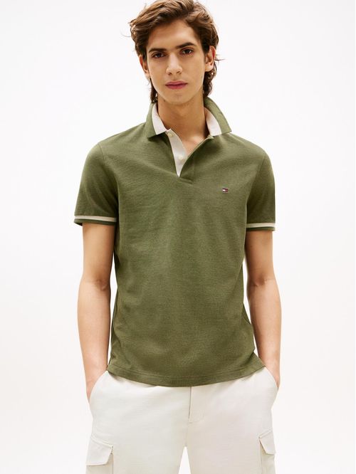 Polo verde de corte regular con ribeteado