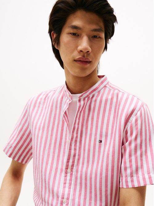 Camisa rosada con diseño de rayas y cuello mao