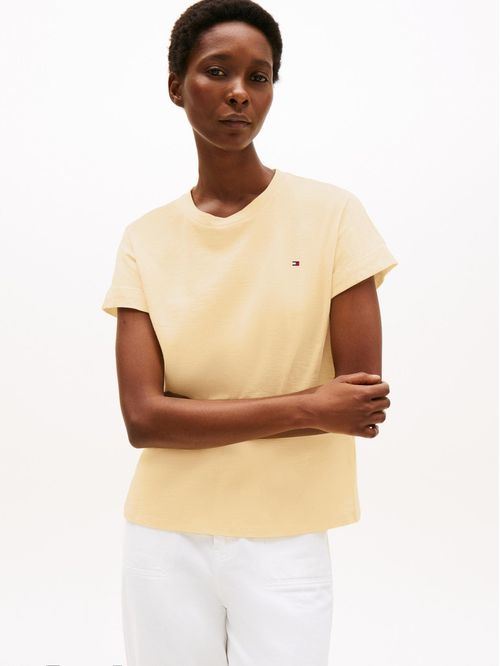 Camiseta amarilla texturizada de cuello redondo