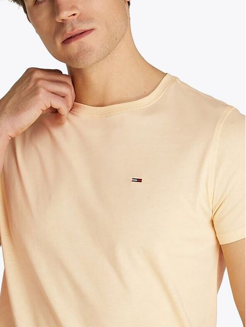 Camiseta amarilla clásica con cuello redondo