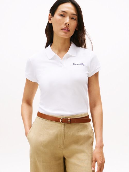 Polo blanco de corte slim con logo script