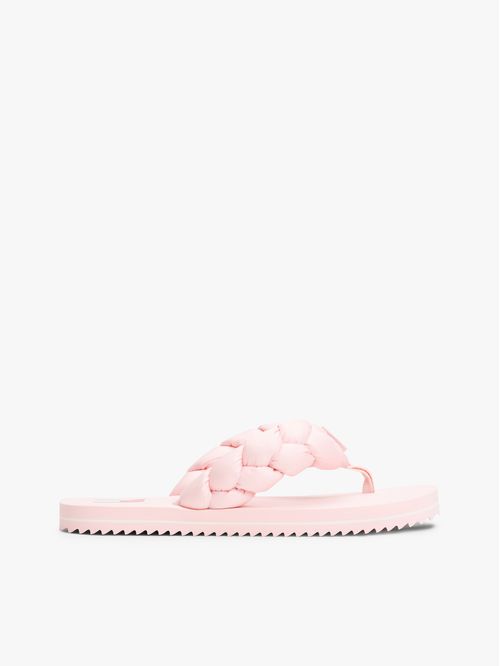 Sandalias rosa con tira trenzada y suela dentada