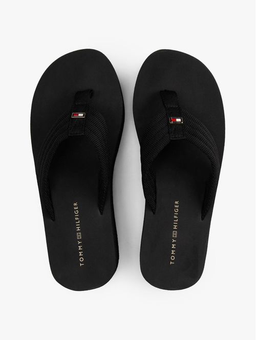 Sandalias negro con plataforma tipo cuña