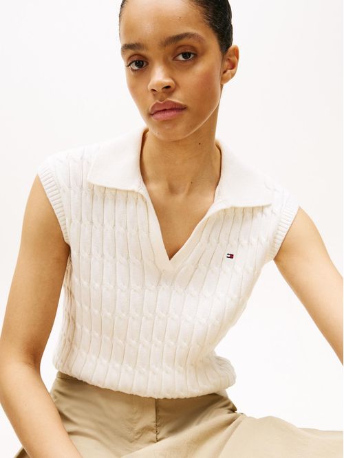 Polo blanco de punto trenzado sin mangas