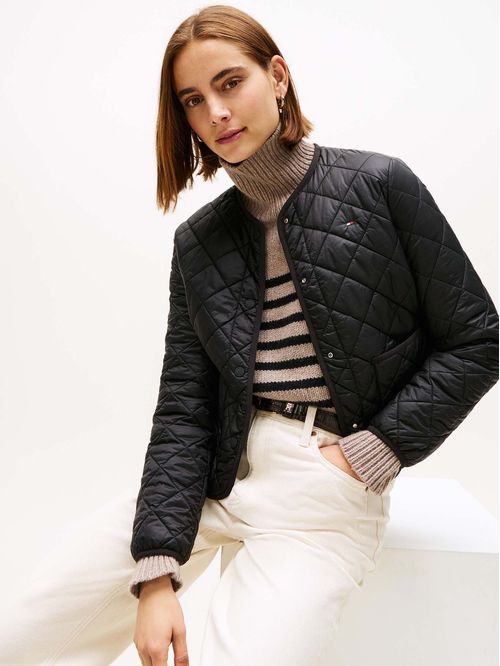 Chaqueta negra acolchada ligera y repelente al agua