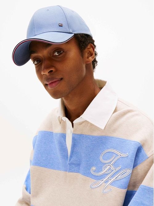 Gorra azul de béisbol con seis paneles y logo