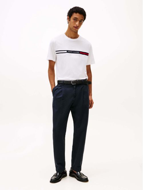 Camiseta blanca de cuello redondo con logo