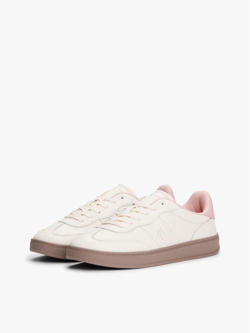 Tenis rosa con monograma TH
