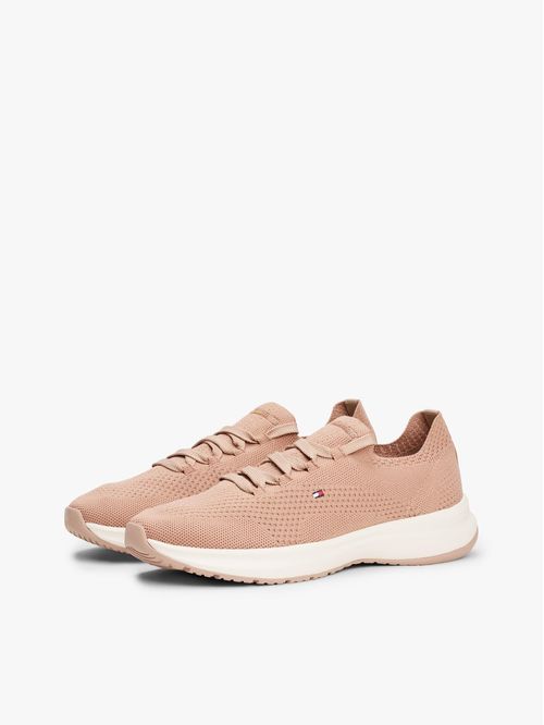 Tenis beige de punto con logo bordado