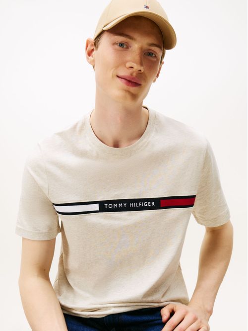 Camiseta gris de cuello redondo con logo