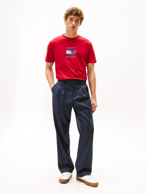 Camiseta roja de punto con logo gráfico