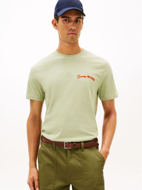 Camiseta verde de cuello redondo con logo
