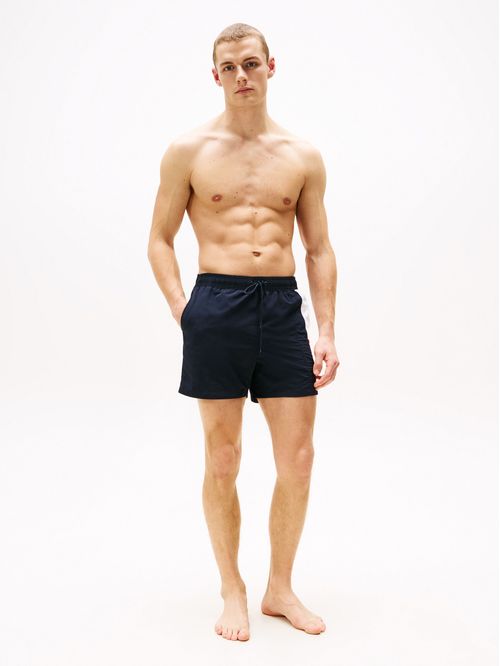 Traje azul de baño slim de medio largo con logo